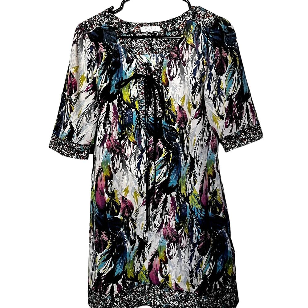 Love Fire Juniors Dress sz 9 colorful feather print‎ mini sheath